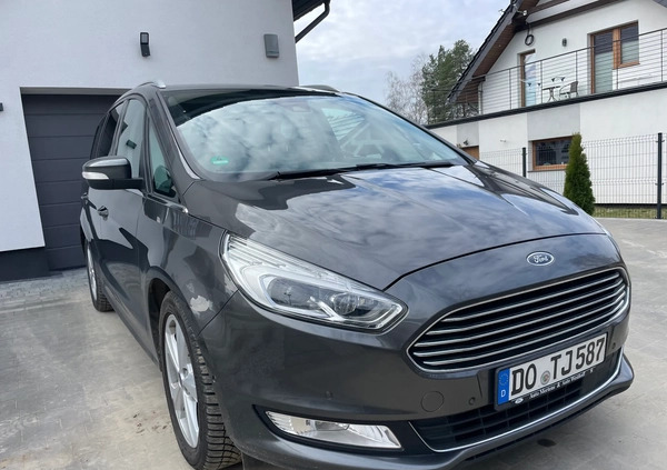 Ford Galaxy cena 79000 przebieg: 174000, rok produkcji 2017 z Koszalin małe 211